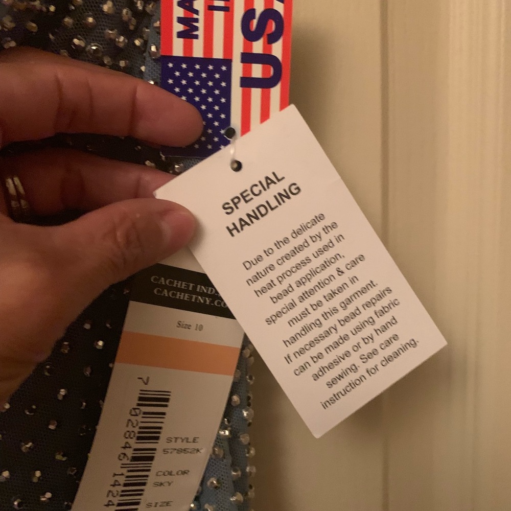 Dress - Picture 6 of 7